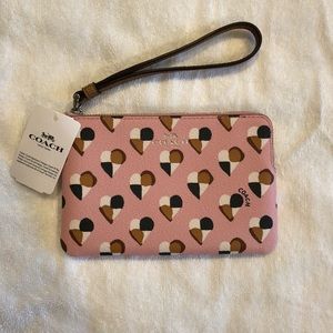 New Coach Corner Zip Wristlet w/Gift Box